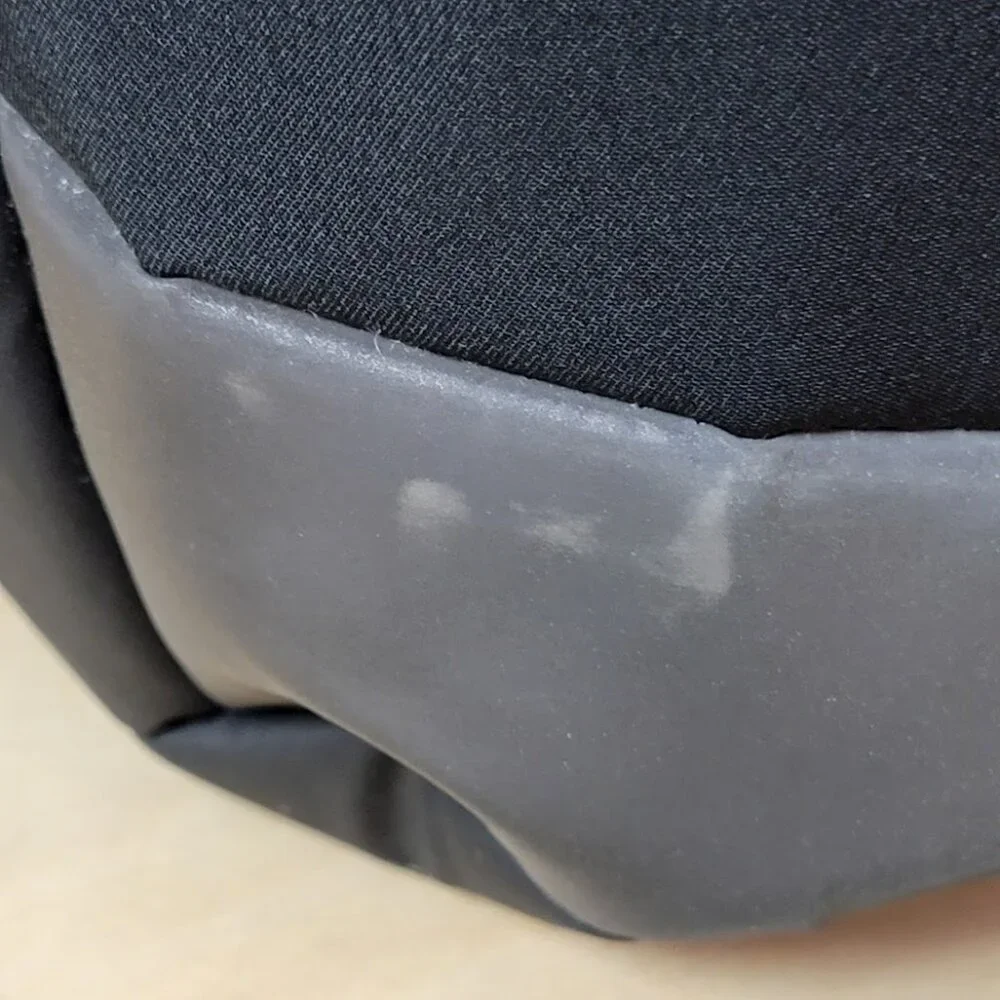 Camelbak missing zippers
